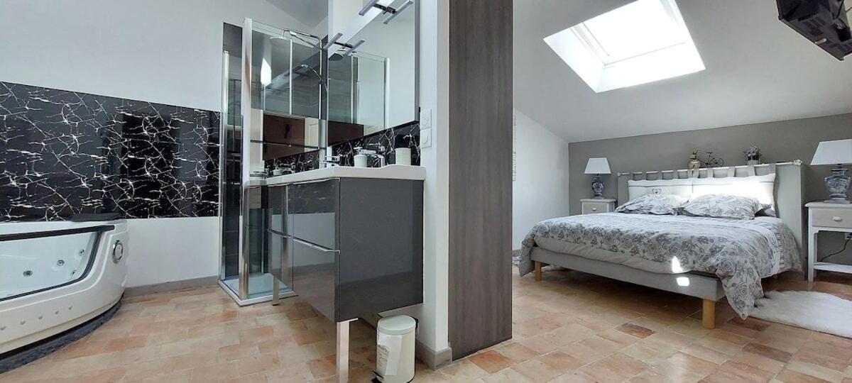 Le Lavandin Classe 3 Etoiles ริเยซ์ ภายนอก รูปภาพ