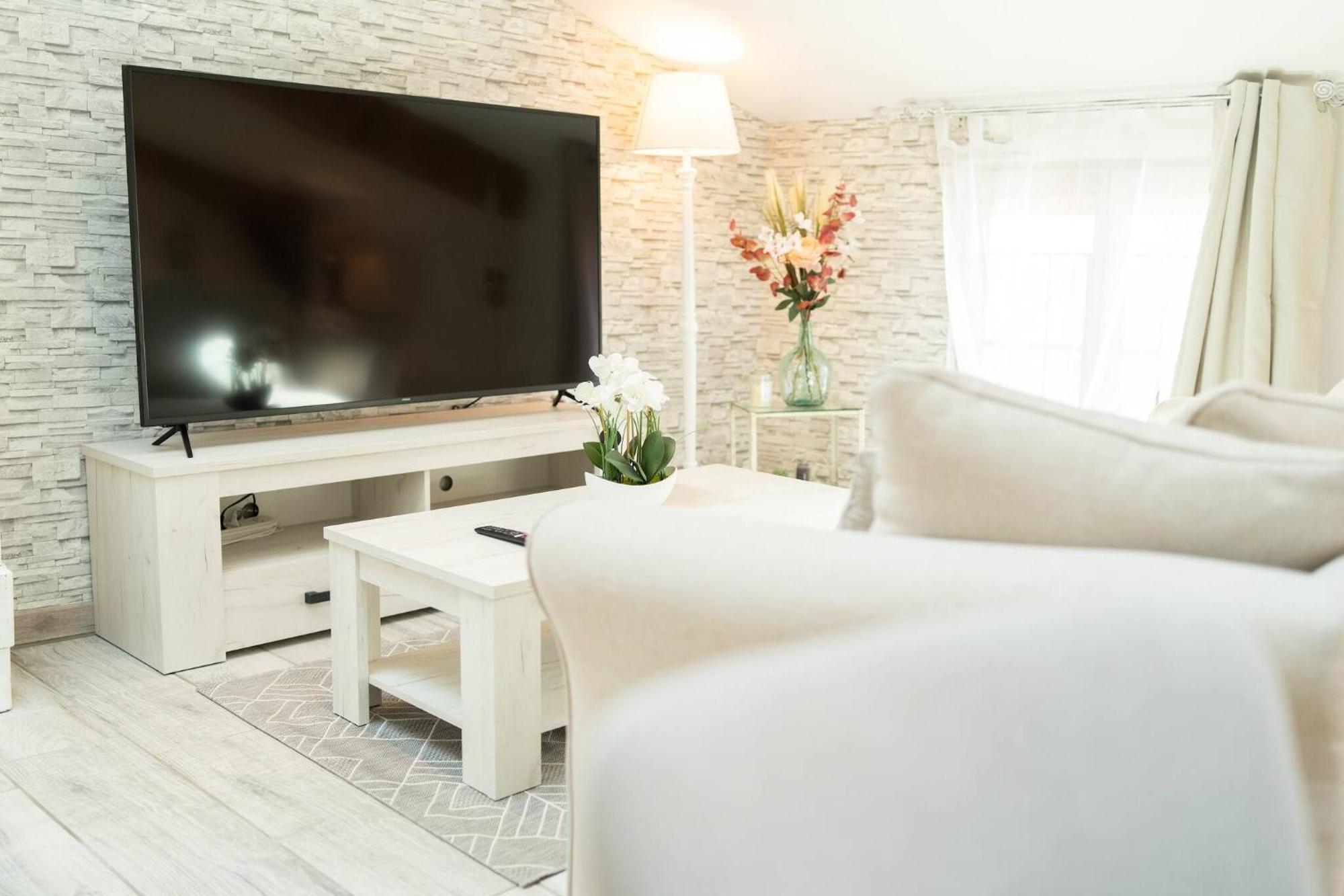 Le Lavandin Classe 3 Etoiles ริเยซ์ ภายนอก รูปภาพ